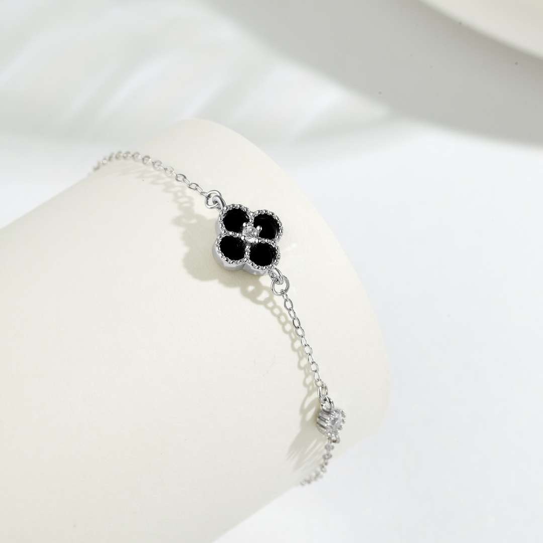 [AuraEcho]Delicate Four Leaf Clover Bracelet