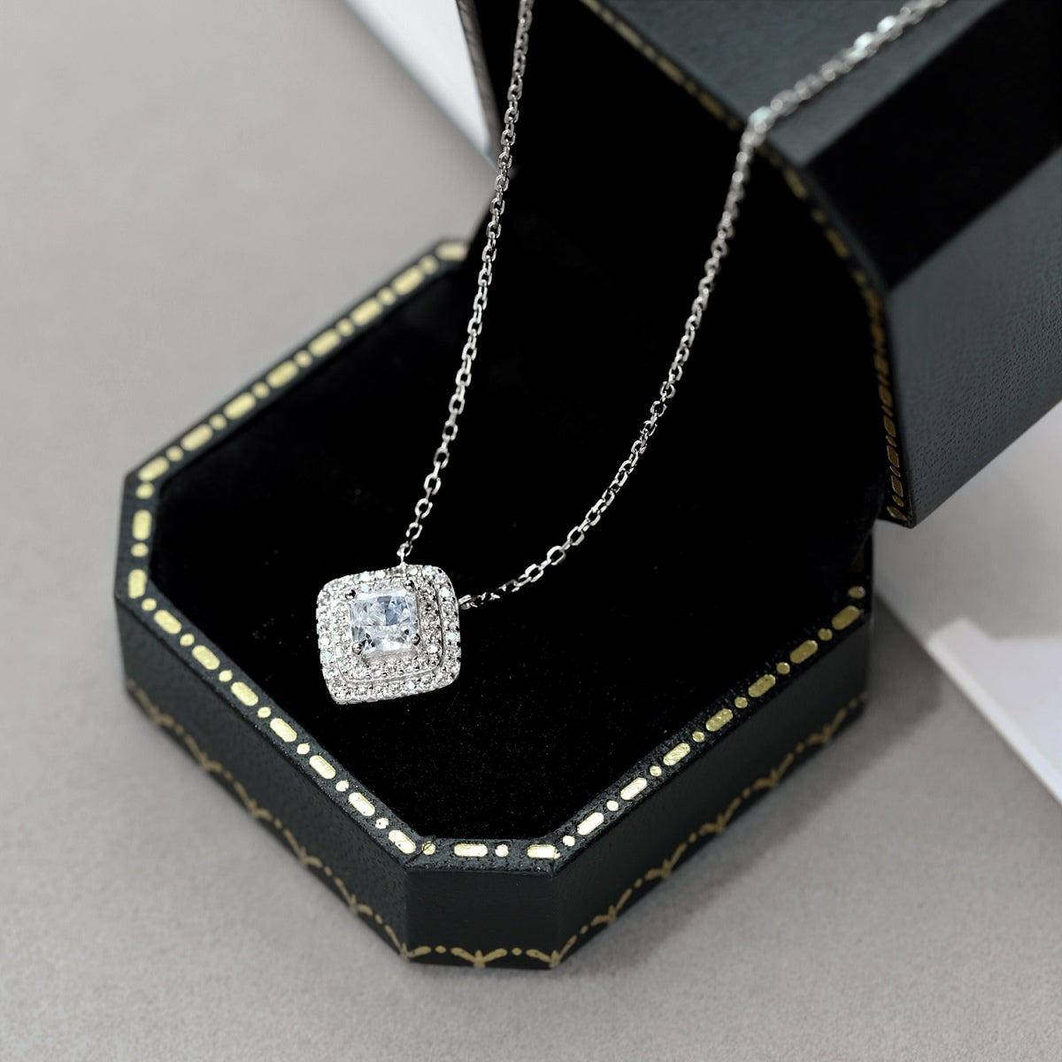 [AuraEcho]Sparkling Asscher Cut Necklace