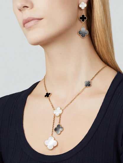 [AuraEcho]CLOVER 3 MOTIF MOP ONYX DARK MOP PINK GOLD EARRINGS